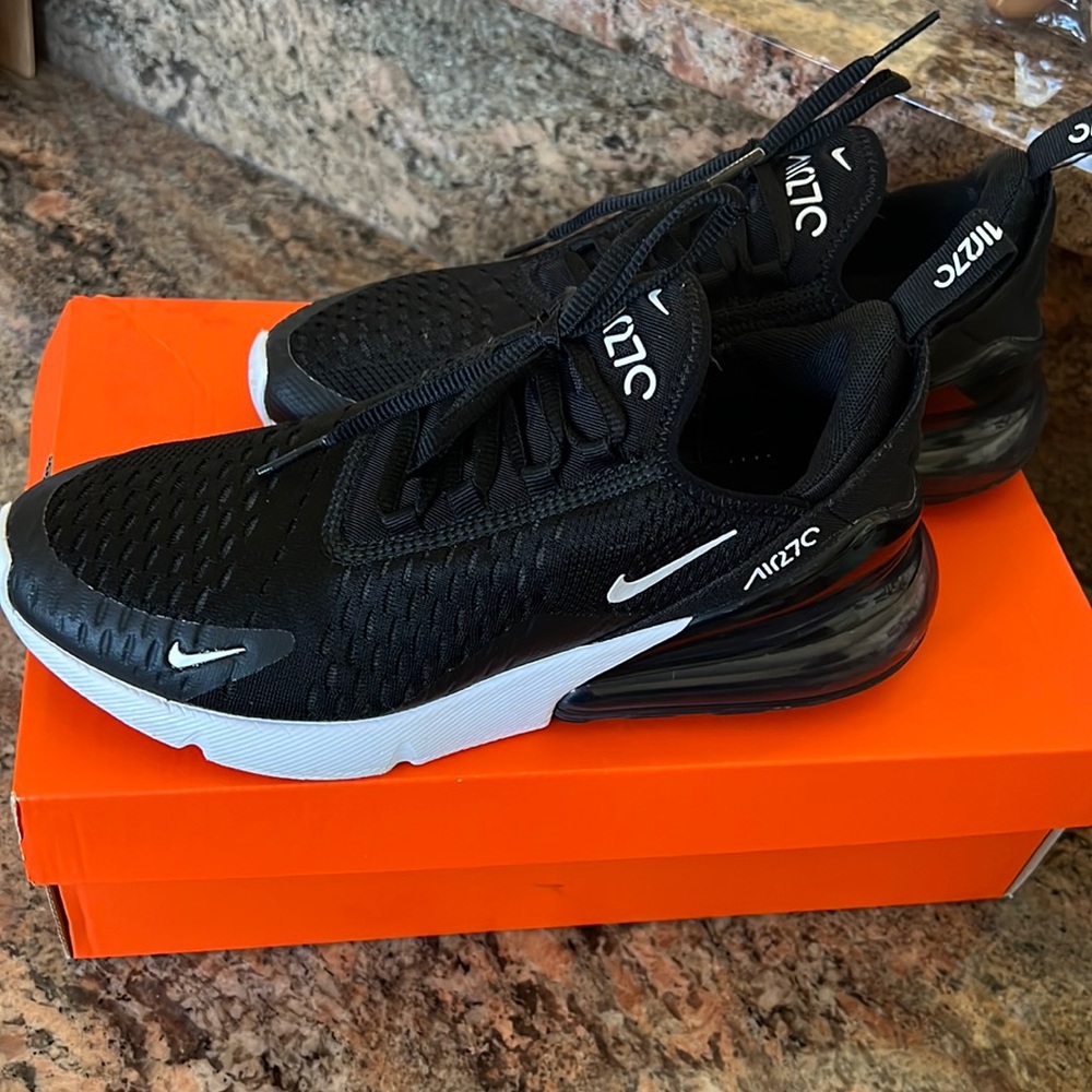 Nike Air270 black/white size 8
